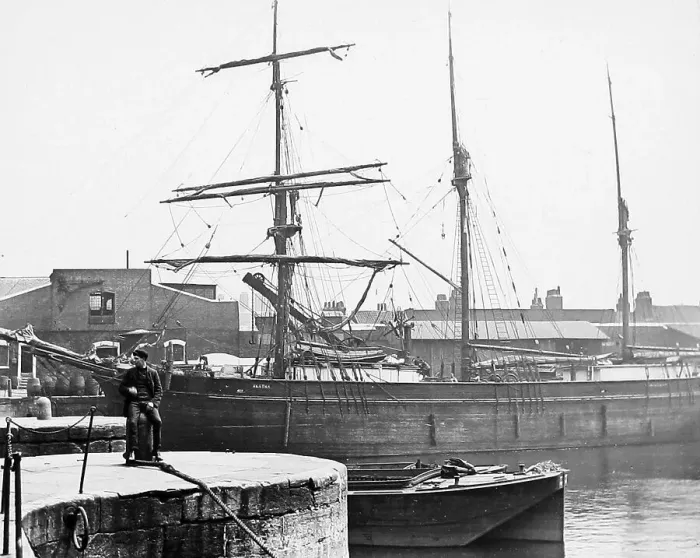 Framed Print : Waiting to go through a lock, London docks, early 1900s Framed Print : Waiting to go through a lock, London docks, early 1900s