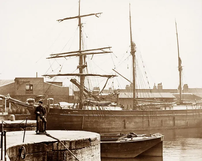 Framed Print : Waiting to go through a lock, London docks, early 1900s Framed Print : Waiting to go through a lock, London docks, early 1900s
