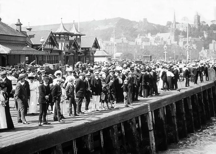 Framed Print : Waiting for the steamer, Rothesay Pier, Isle of Bute Framed Print : Waiting for the steamer, Rothesay Pier, Isle of Bute