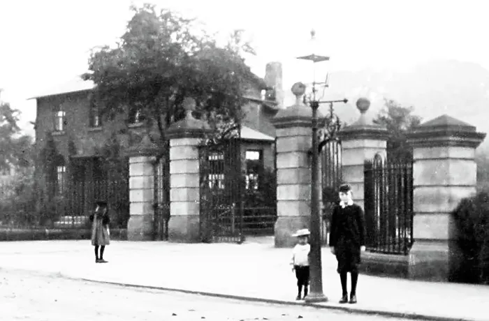 Framed Print : Wakefield Park Gates, early 1900s Framed Print : Wakefield Park Gates, early 1900s