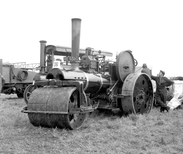 Framed Print : Wallis and Steevens Road Roller 7539, Midnight Framed Print : Wallis and Steevens Road Roller 7539, Midnight