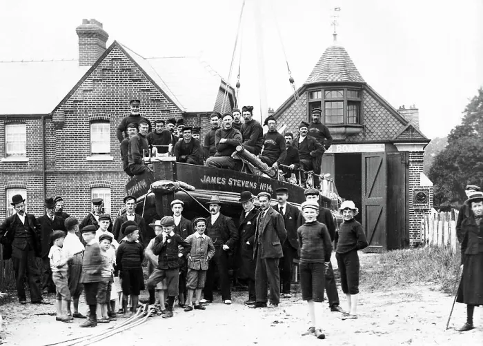 Framed Print : Walton on the Naze Lifeboat, early 1900s Framed Print : Walton on the Naze Lifeboat, early 1900s