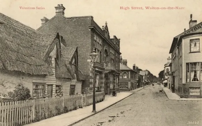 Framed Print : Walton-on-the-Naze, Essex - The High Street Framed Print : Walton-on-the-Naze, Essex - The High Street