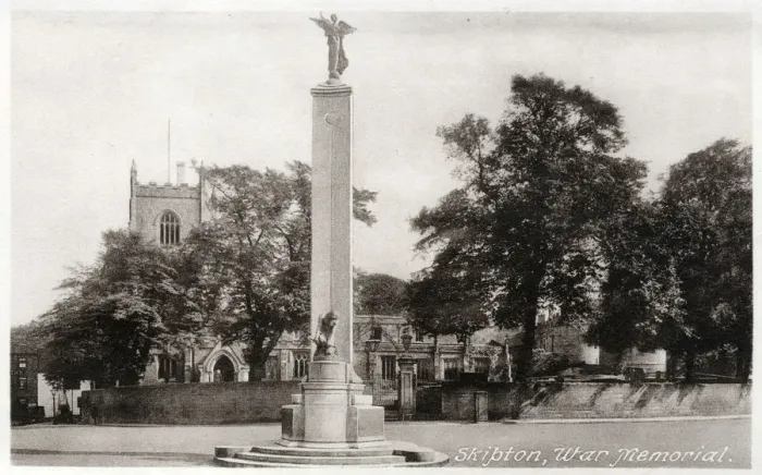 Framed Print : War Memorial, High Street, Skipton, North Yorkshire Framed Print : War Memorial, High Street, Skipton, North Yorkshire