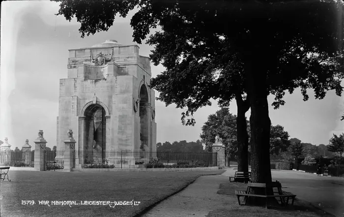 Framed Print : War Memorial in Leicester Framed Print : War Memorial in Leicester
