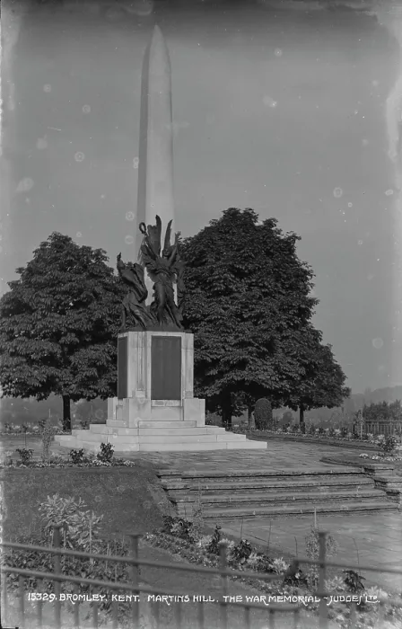 Framed Print : The War Memorial at Martin's Hill Framed Print : The War Memorial at Martin's Hill