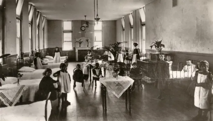 Framed Print : Ward at Carshalton Childrens Infirmary, Surrey