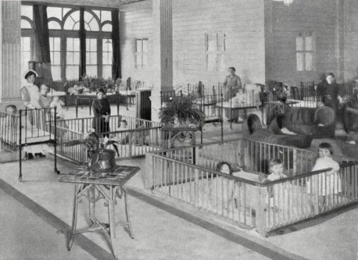 Framed Print : Wartime Nursery for refugee children, Earls Court, London Framed Print : Wartime Nursery for refugee children, Earls Court, London