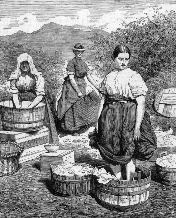 Framed Print : WASHING IN SCOTLAND Framed Print : WASHING IN SCOTLAND