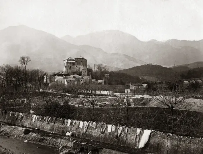 Framed Print : Washing on a wall at Loano, Italy, circa 1890 Framed Print : Washing on a wall at Loano, Italy, circa 1890