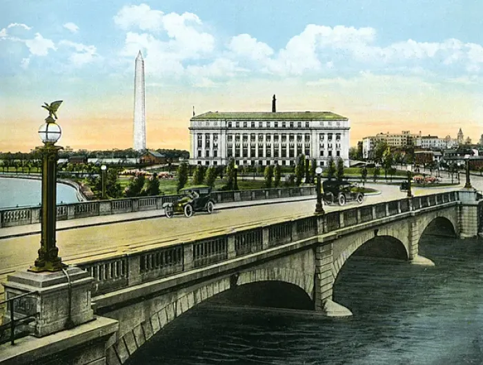 Framed Print : Washington DC, USA - Entrance to the City from Virginia Framed Print : Washington DC, USA - Entrance to the City from Virginia