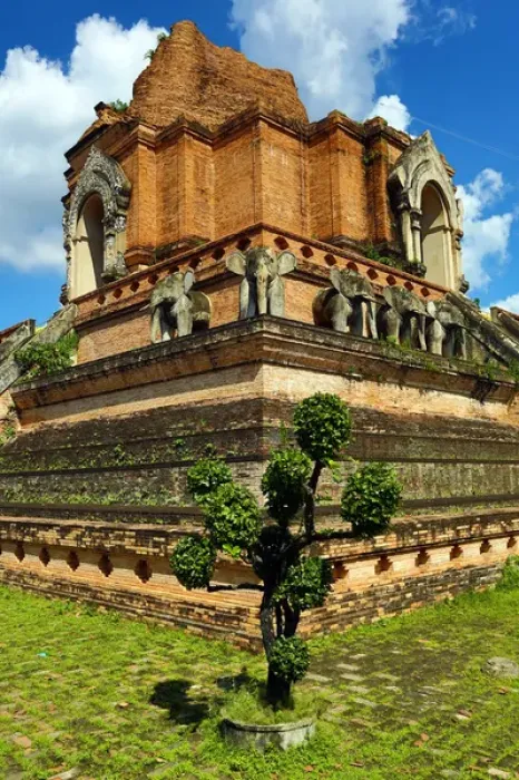 Framed Print : Wat Chedi Luang Temple in Chiang Mai, Thailand Framed Print : Wat Chedi Luang Temple in Chiang Mai, Thailand