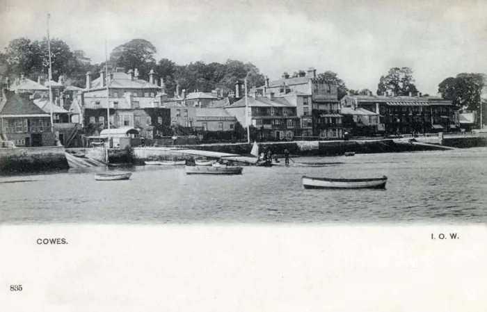 Framed Print : Waterfront at Cowes, Isle of Wight, Hampshire, England. Date: circa 1905 Framed Print : Waterfront at Cowes, Isle of Wight, Hampshire, England. Date: circa 1905