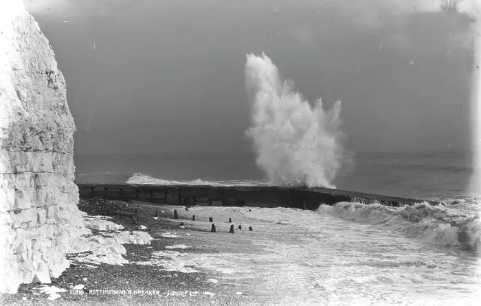 Framed Print : Waves Crashing at Rottingdean