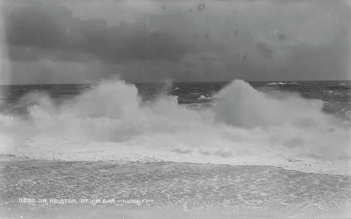 Framed Print : Waves at Loe Bar Framed Print : Waves at Loe Bar