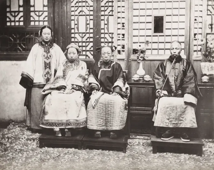 Framed Print : Wealthy Chinese family, ornate robes, man with pipe Framed Print : Wealthy Chinese family, ornate robes, man with pipe