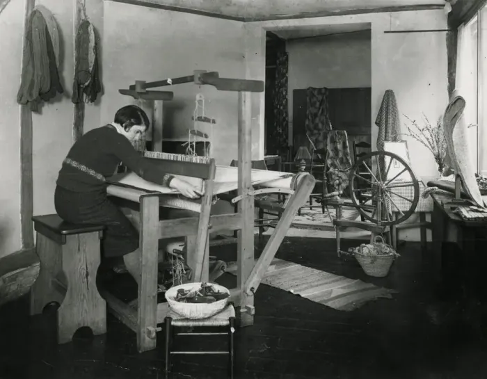 Framed Print : WEAVING IN SANDWICH SHOP Framed Print : WEAVING IN SANDWICH SHOP