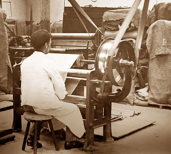 Web rolling machine, linen production, Victorian period
