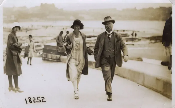 Framed Print : Well-to-do couple on holiday at Scarborough, Yorkshire Framed Print : Well-to-do couple on holiday at Scarborough, Yorkshire