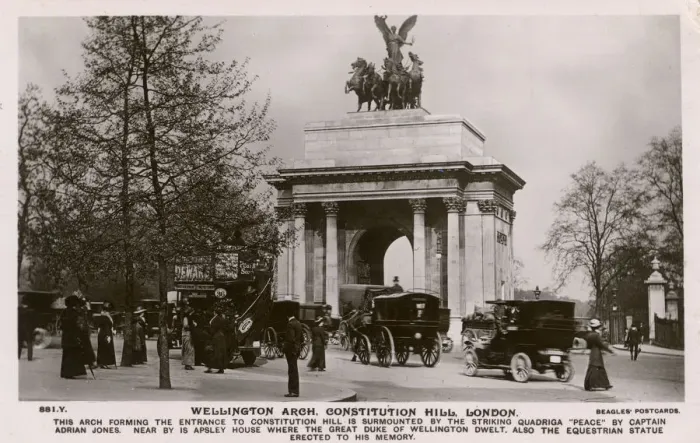 Framed Print : Wellington Arch, Constitution Hill, Hyde Park Corner, London Framed Print : Wellington Arch, Constitution Hill, Hyde Park Corner, London