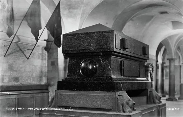 Framed Print : Wellington's Tomb at St. Paul's Cathedral Framed Print : Wellington's Tomb at St. Paul's Cathedral