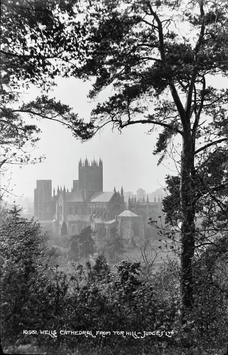 Framed Print : Wells Cathedral from Tor Hill Framed Print : Wells Cathedral from Tor Hill