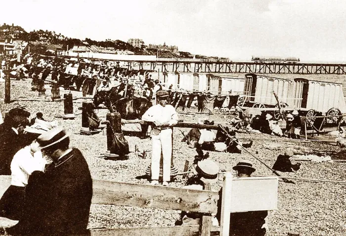 Framed Print : West Beach, Felixstowe, early 1900s Framed Print : West Beach, Felixstowe, early 1900s
