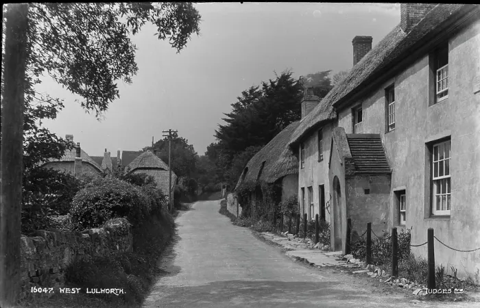 Framed Print : West Lulworth Village Scene Framed Print : West Lulworth Village Scene