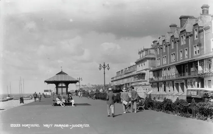 Framed Print : West Parade, Worthing Framed Print : West Parade, Worthing