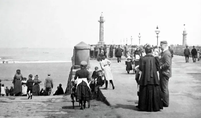 Framed Print : West Pier, Whitby Framed Print : West Pier, Whitby