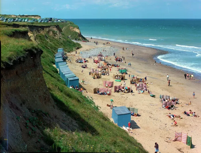 Framed Print : West Runton - The cliffs and beach Framed Print : West Runton - The cliffs and beach