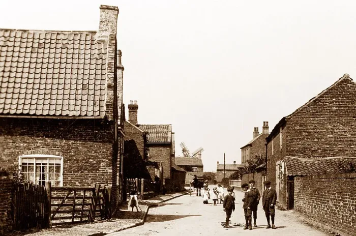 Framed Print : West Street, Misson near Bawtry Framed Print : West Street, Misson near Bawtry