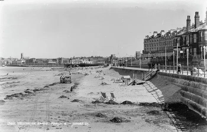 Framed Print : Westbrook Sands, Margate Framed Print : Westbrook Sands, Margate