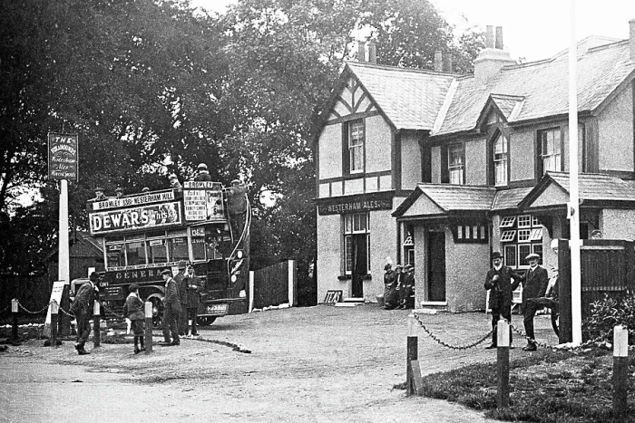 Framed Print : Westerham Hill The Fox and Hounds early 1900s Framed Print : Westerham Hill The Fox and Hounds early 1900s