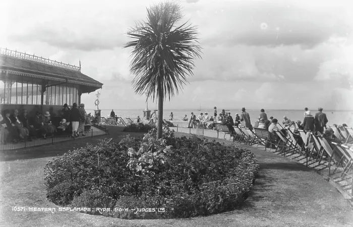 Framed Print : Western Esplanade, Ryde Framed Print : Western Esplanade, Ryde