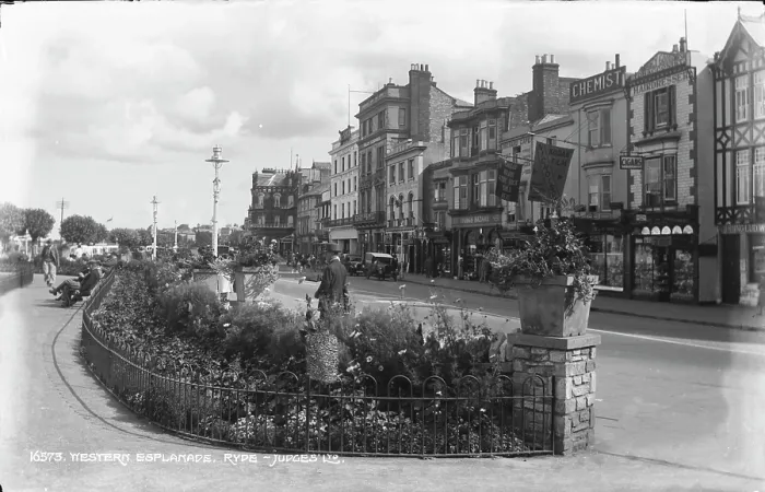 Framed Print : Western Esplanade, Ryde Framed Print : Western Esplanade, Ryde