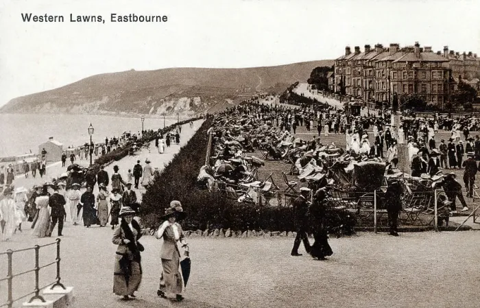 Framed Print : Western Lawns, Eastbourne, East Sussex Framed Print : Western Lawns, Eastbourne, East Sussex