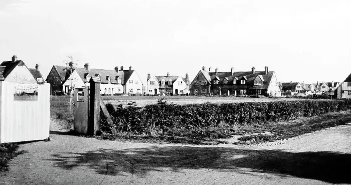 Framed Print : Westholme Green, Letchworth Garden City, early 1900s Framed Print : Westholme Green, Letchworth Garden City, early 1900s