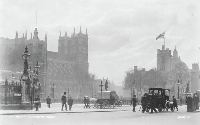 Framed Print : Westminster Abbey in Historical London Framed Print : Westminster Abbey in Historical London