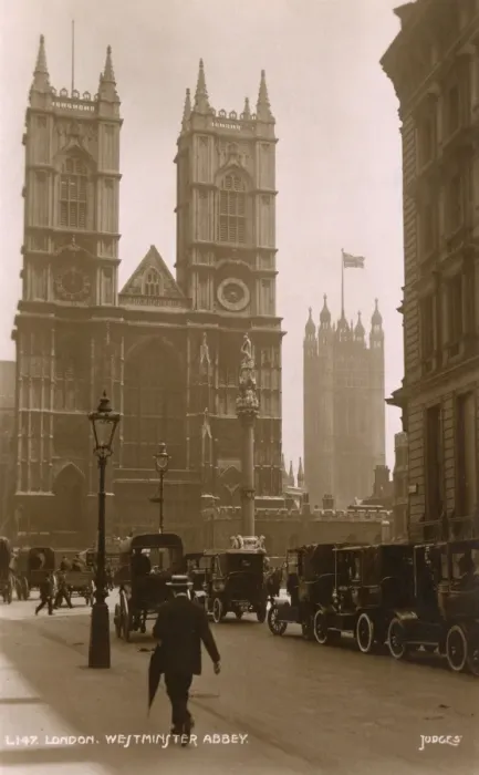 Framed Print : Westminster Abbey, London - Queue of Taxi cabs Framed Print : Westminster Abbey, London - Queue of Taxi cabs
