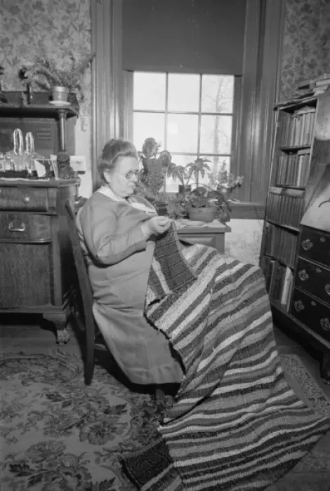 Framed Print : Westmoreland homesteader wearing dress of cloth woven hersel Framed Print : Westmoreland homesteader wearing dress of cloth woven hersel