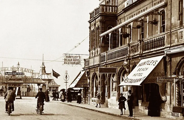 Framed Print : Weston-Super-Mare Regent Street probably 1920s Framed Print : Weston-Super-Mare Regent Street probably 1920s