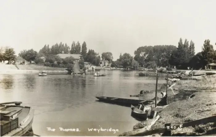 Framed Print : Weybridge, Surrey Framed Print : Weybridge, Surrey