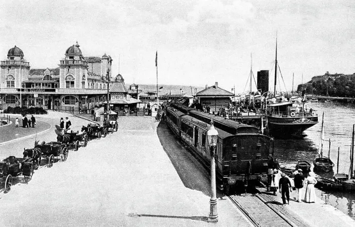 Framed Print : Weymouth Pavilion and Harbour early 1900s Framed Print : Weymouth Pavilion and Harbour early 1900s