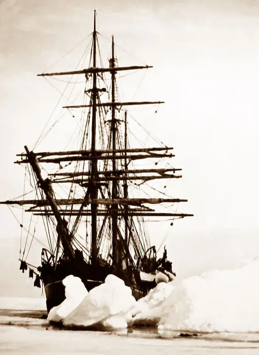 Framed Print : A whaling ship near Greenland - Victorian period Framed Print : A whaling ship near Greenland - Victorian period