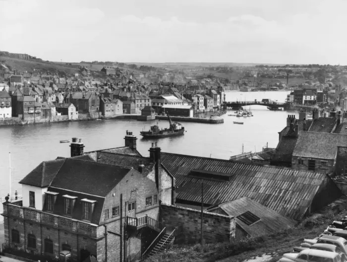 Framed Print : Whitby Harbour Framed Print : Whitby Harbour