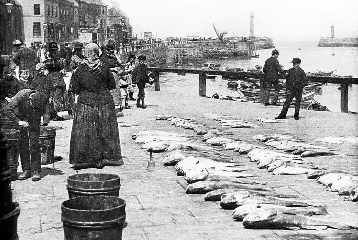 Framed Print : Whitby Harbour early 1900s Framed Print : Whitby Harbour early 1900s