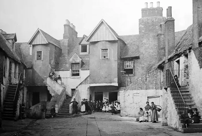 Framed Print : White Horse Close, Edinburgh - Victorian period Framed Print : White Horse Close, Edinburgh - Victorian period