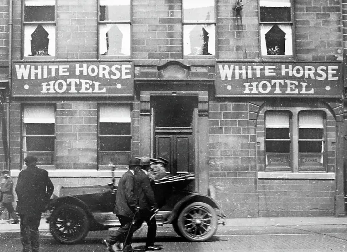 Framed Print : White Horse Hotel, Burnley, Lancashire, early 1900s Framed Print : White Horse Hotel, Burnley, Lancashire, early 1900s