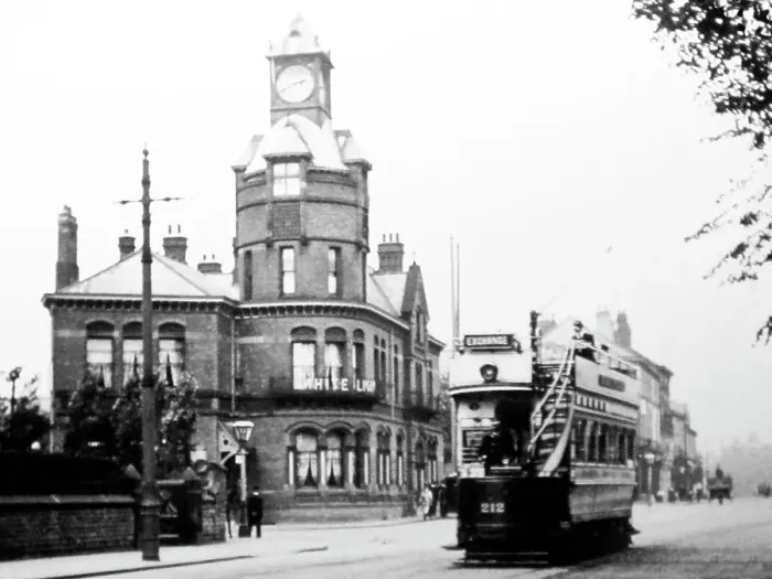 Framed Print : The White Lion, Withington near Manchester, early 1900s Framed Print : The White Lion, Withington near Manchester, early 1900s